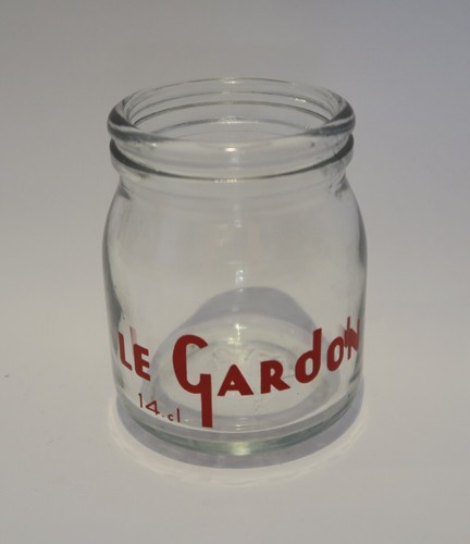 Ancien pot yaourt - , gardon