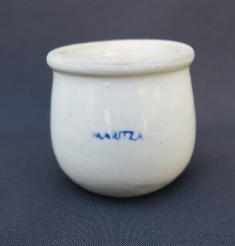 Ancien pot yaourt - , maritza