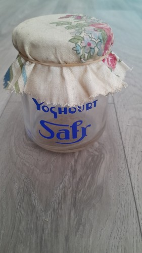 Ancien pot yoghourt - de,